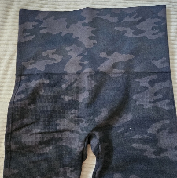 SPANX Women's Camouflage Black/Gray Leggings Size S - Picture 4 of 6
